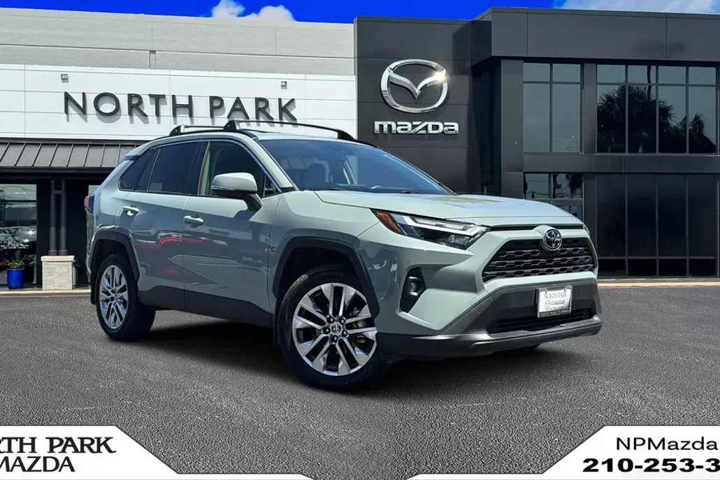 2023 Toyota RAV4 XLE Premium photo 1