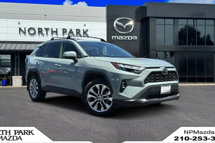 2023 Toyota RAV4 XLE Premium photo 1