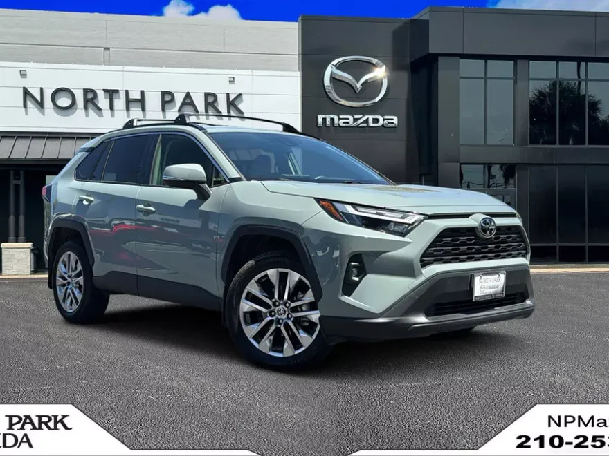 2023 Toyota RAV4 XLE Premium photo 1