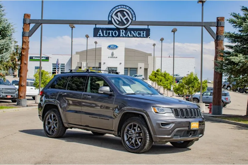2021 Jeep Grand Cherokee Anniversary Edition photo 1