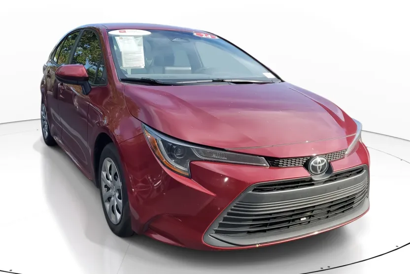 2024 Toyota Corolla LE photo 1