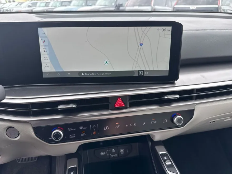 2025 Kia Sorento S photo 1