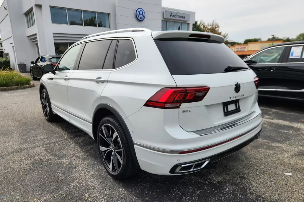 2022 Volkswagen Tiguan SEL Premium R-Line photo 1