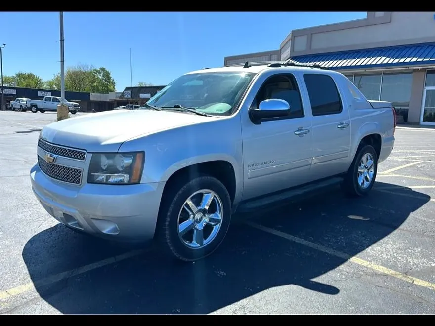 2011 Chevrolet Avalanche LTZ photo 1