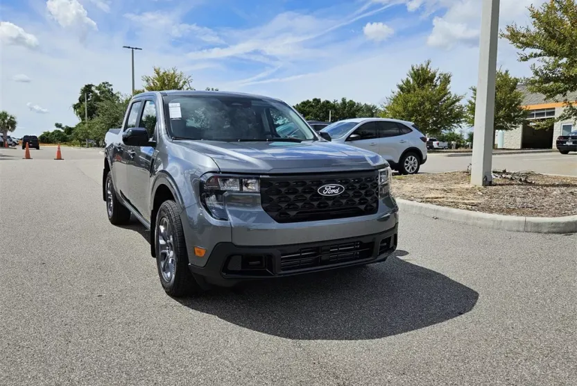 2025 Ford Maverick XLT photo 1