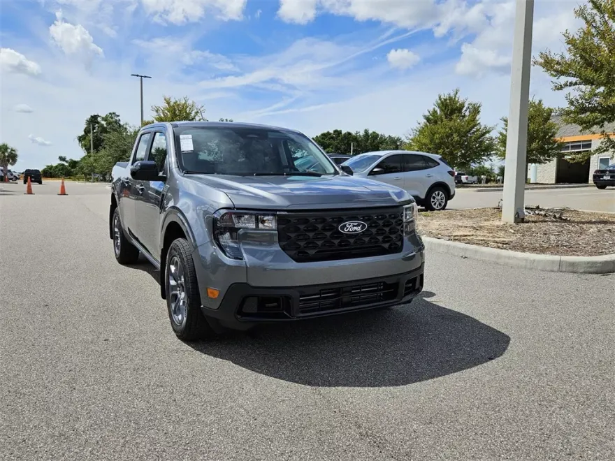 2025 Ford Maverick XLT photo 1