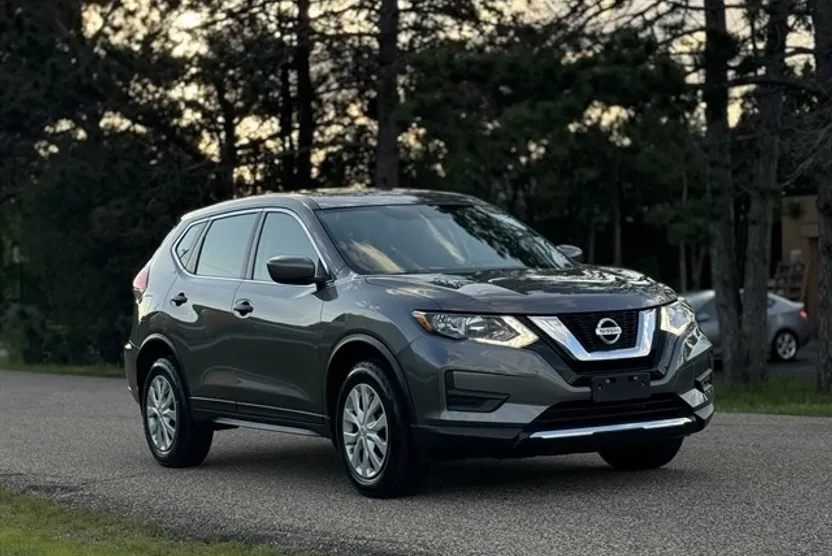2017 Nissan Rogue S photo 1