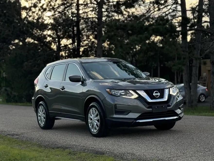 2017 Nissan Rogue S photo 1