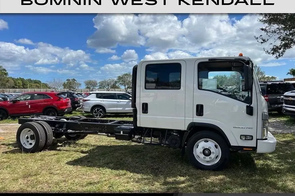 2024 Chevrolet Silverado photo 1