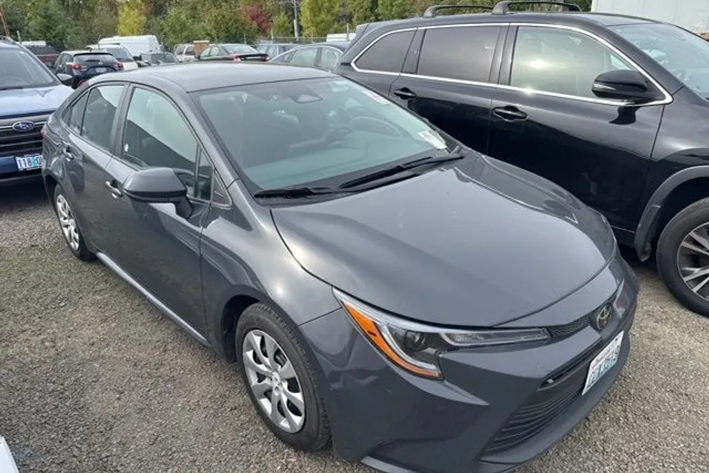 2024 Toyota Corolla LE photo 1