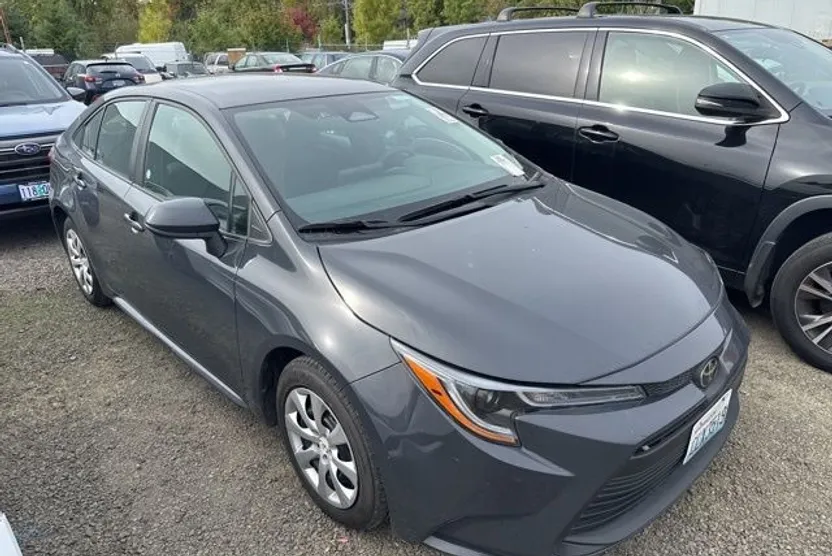 2024 Toyota Corolla LE photo 1