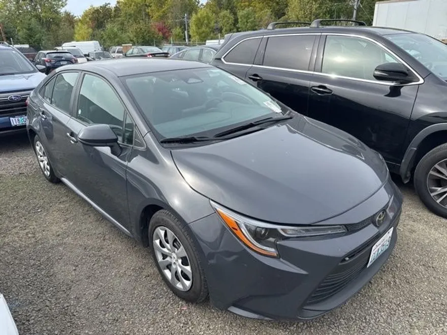 2024 Toyota Corolla LE photo 1
