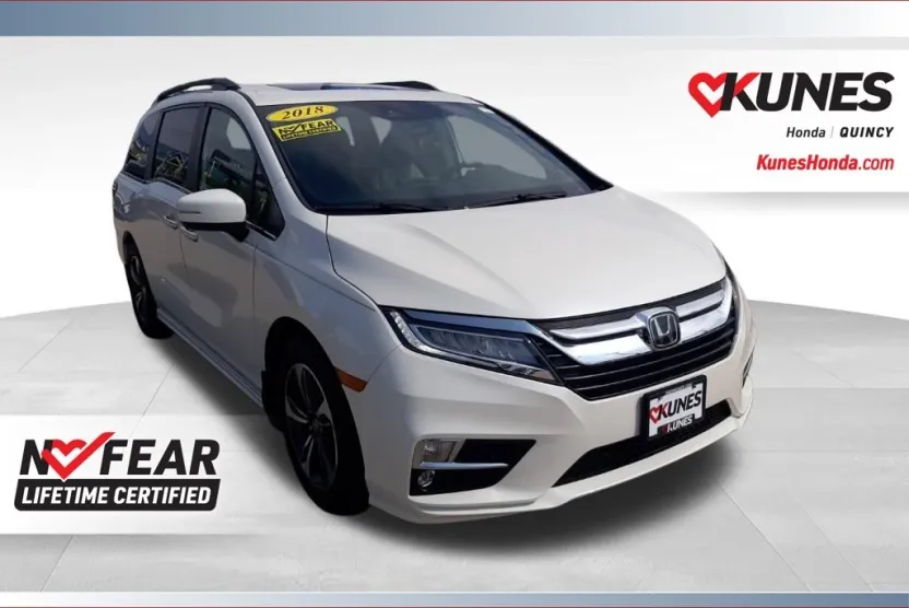2018 Honda Odyssey Touring photo 1