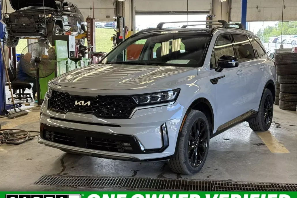 2022 Kia Sorento SX photo 1