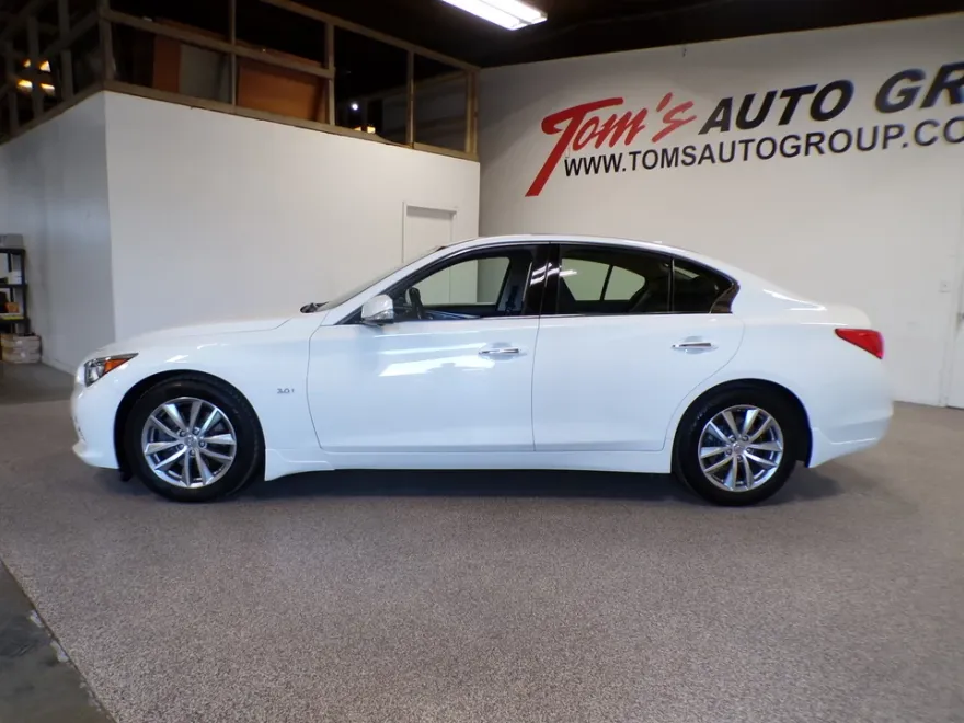 2017 Infiniti Q50 3.0t Premium photo 1