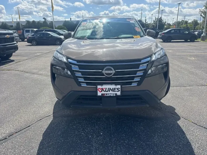 2024 Nissan Rogue SV photo 1