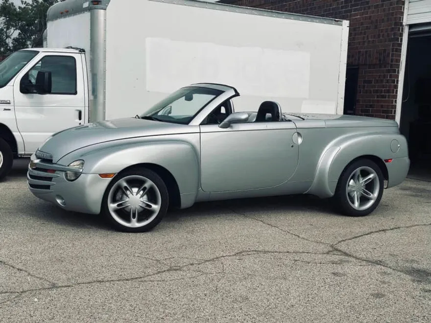 2004 Chevrolet SSR Base photo 1