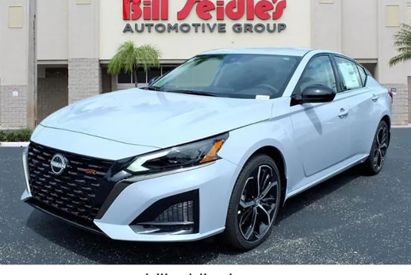 2025 Nissan Altima SR photo 1