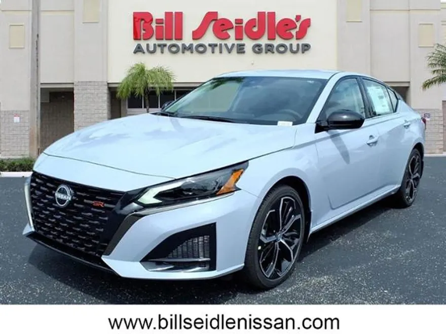 2025 Nissan Altima SR photo 1