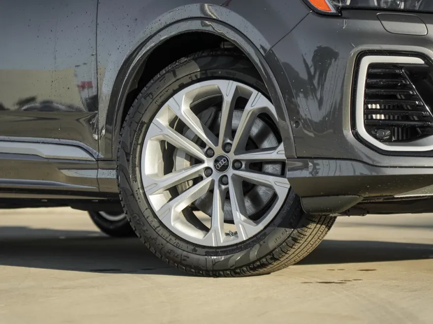 2025 Audi Q7 Prestige photo 1