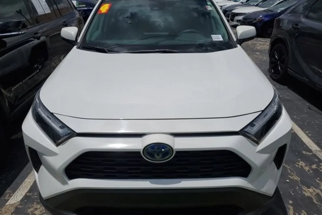 2024 Toyota RAV4 Hybrid XLE photo 1