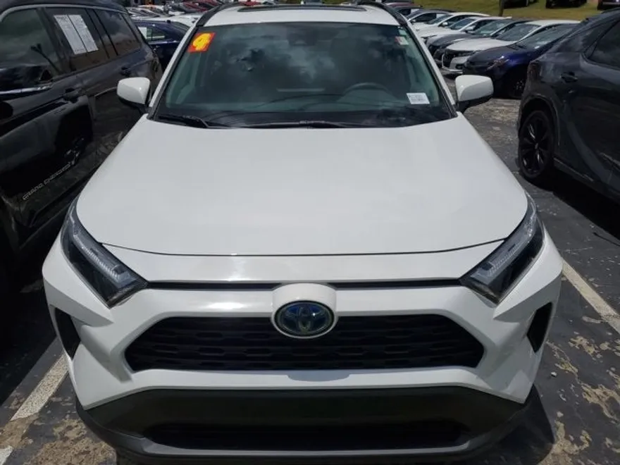 2024 Toyota RAV4 Hybrid XLE photo 1