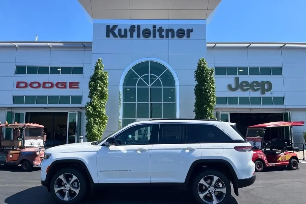 2025 Jeep Grand Cherokee Limited photo 1