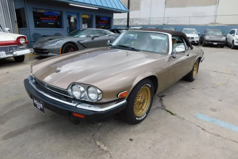 1989 Jaguar XJ photo 1