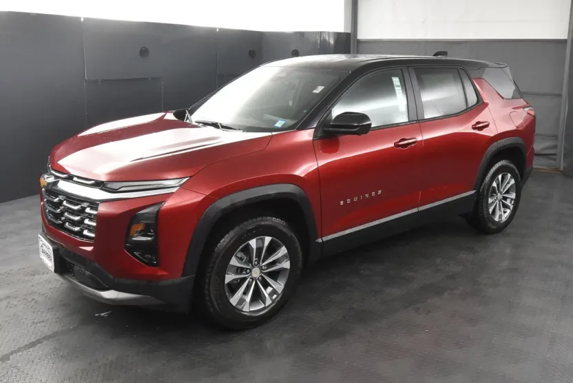 2025 Chevrolet Equinox LT photo 1