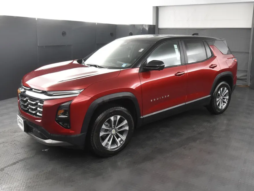 2025 Chevrolet Equinox LT photo 1