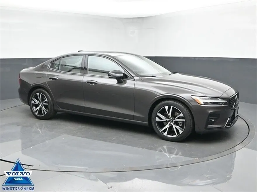 2024 Volvo S60 B5 Plus photo 1