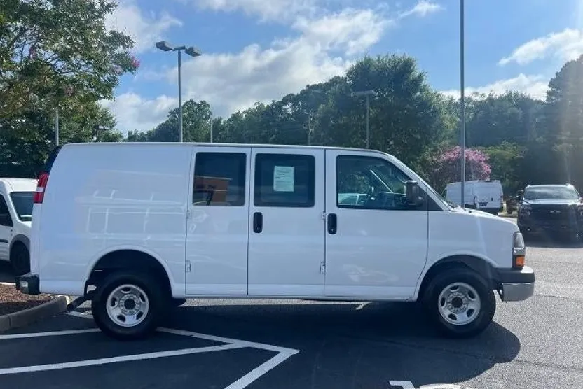 2022 Chevrolet Express Cargo 2500 Base photo 1