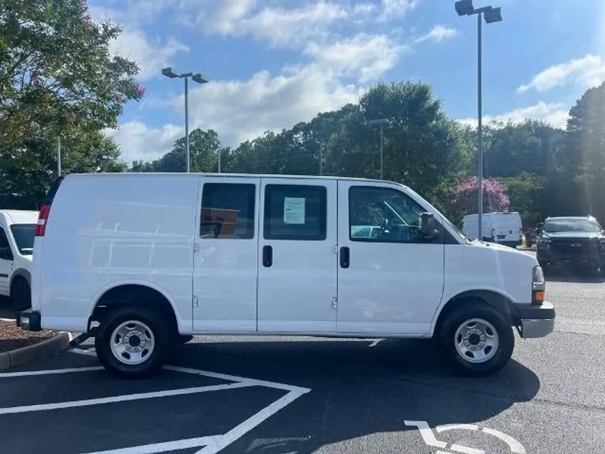 2022 Chevrolet Express Cargo 2500 Base photo 1