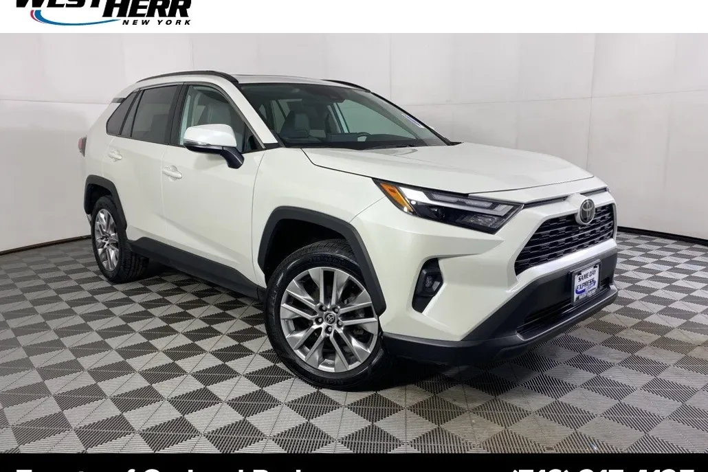 2022 Toyota RAV4 XLE Premium photo 1