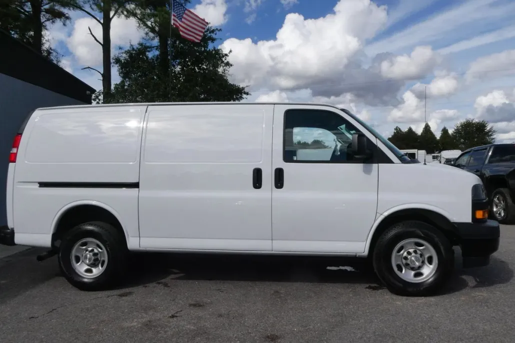 2021 Chevrolet Express 2500 Cargo Van photo 1