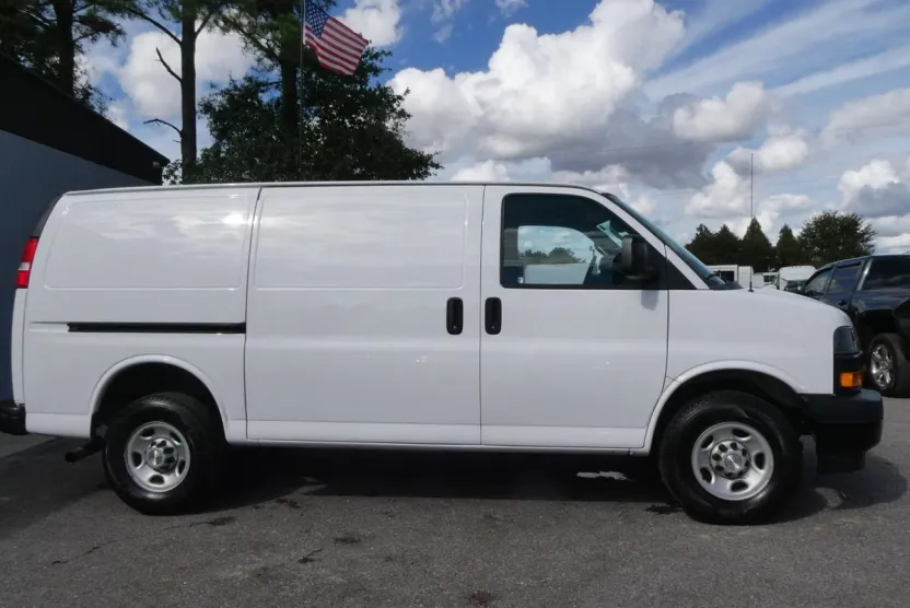 2021 Chevrolet Express 2500 Cargo Van photo 1