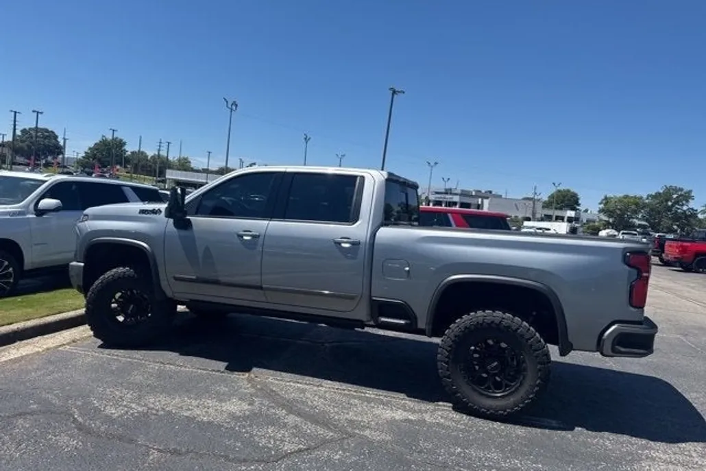 2024 Chevrolet Silverado 3500HD High Country photo 1