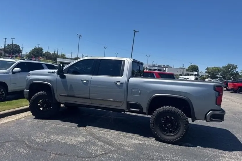 2024 Chevrolet Silverado 3500HD High Country photo 1