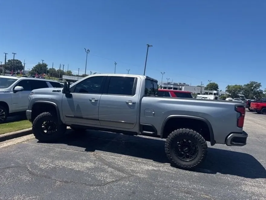 2024 Chevrolet Silverado 3500HD High Country photo 1