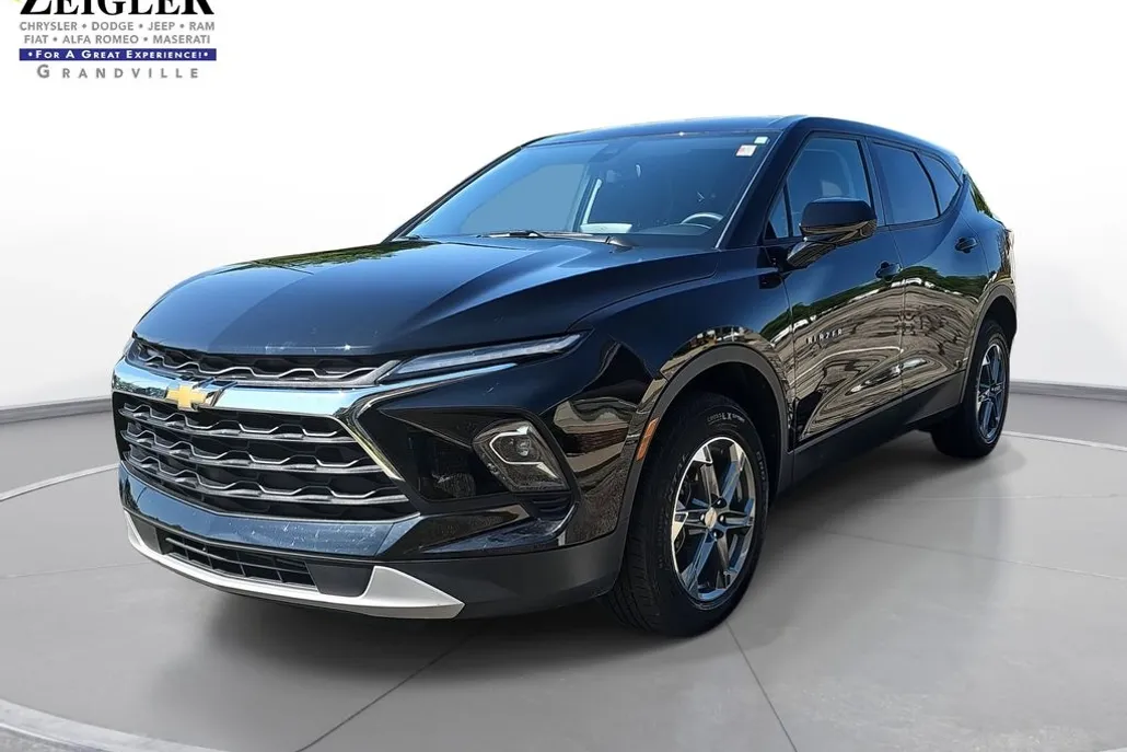 2025 Chevrolet Blazer 2LT photo 1