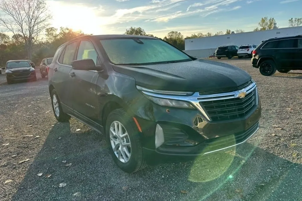 2024 Chevrolet Equinox LT photo 1
