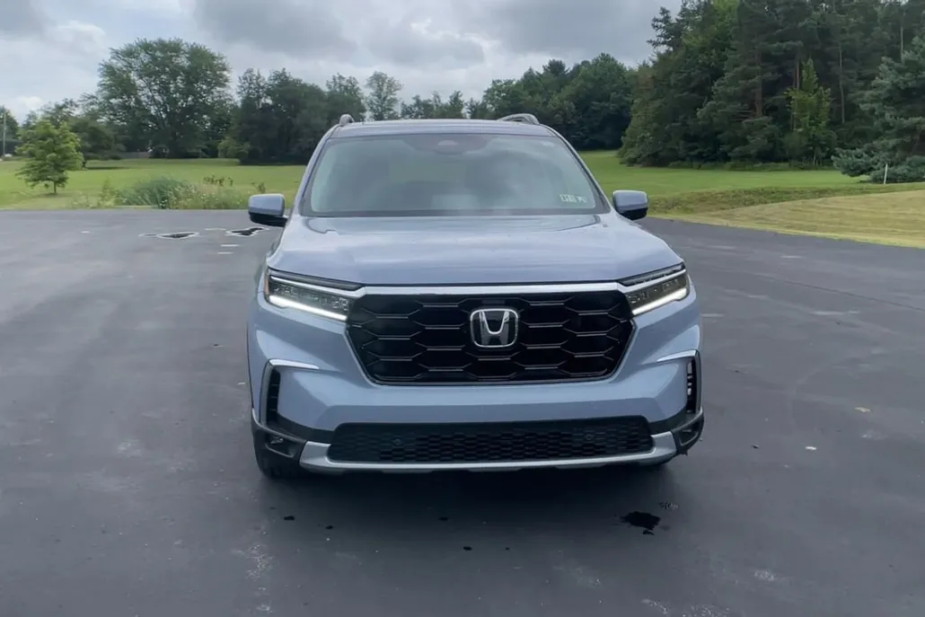2025 Honda Pilot Touring photo 1
