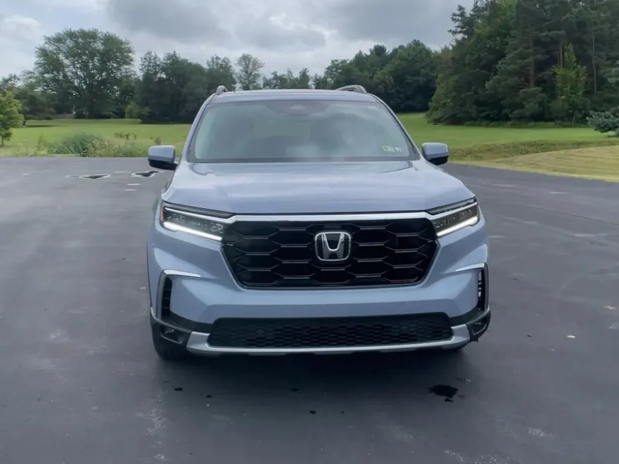 2025 Honda Pilot Touring photo 1
