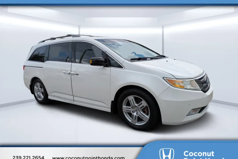 2013 Honda Odyssey Touring photo 1