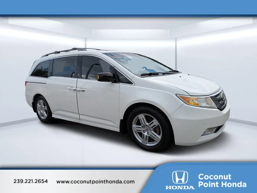 2013 Honda Odyssey Touring photo 1