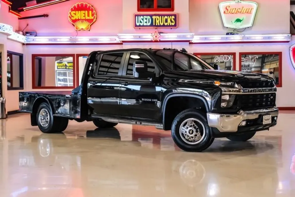 2023 Chevrolet Silverado 3500HD LT photo 1