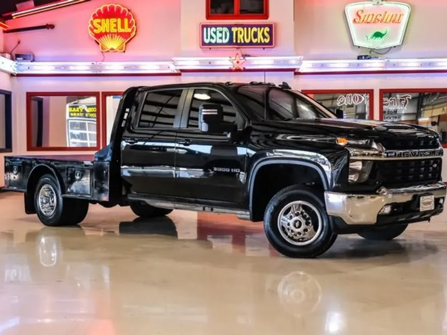 2023 Chevrolet Silverado 3500HD LT photo 1