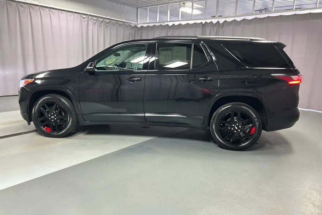 2021 Chevrolet Traverse Premier photo 1