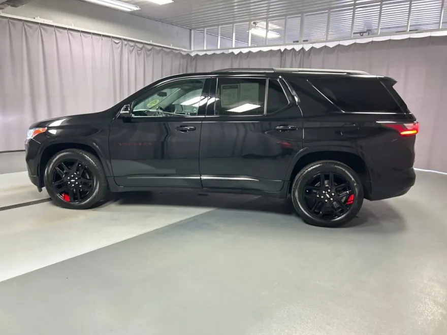 2021 Chevrolet Traverse Premier photo 1