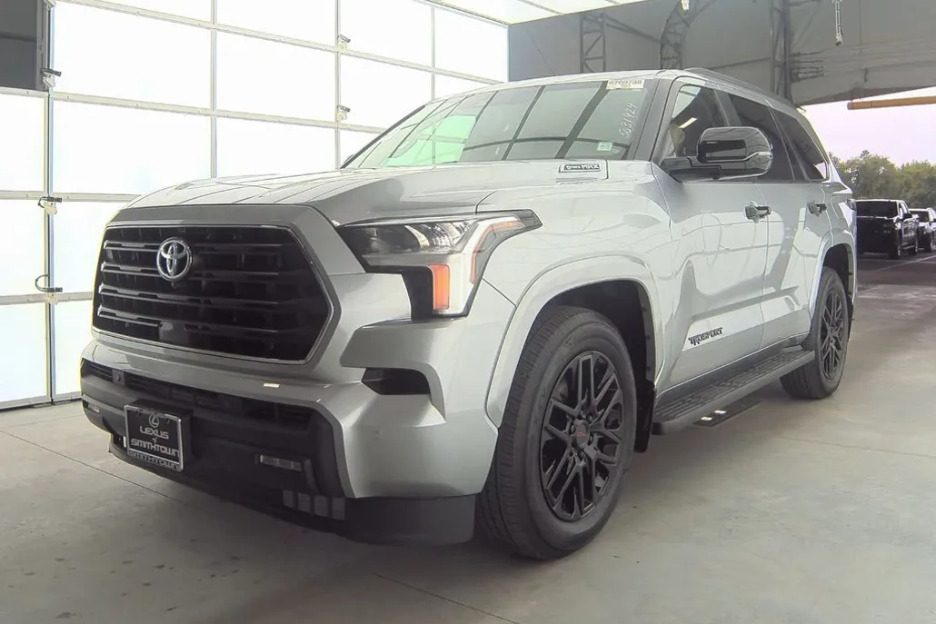 2024 Toyota Sequoia SR5 photo 1